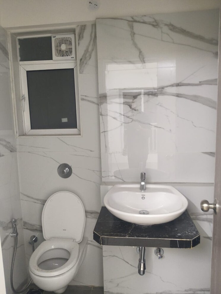 Bathroom, chandiwala-pearl-regency 1.5 Bedroom 417 Sq.Ft. Apartment In Andheri West Mumbai 9639946