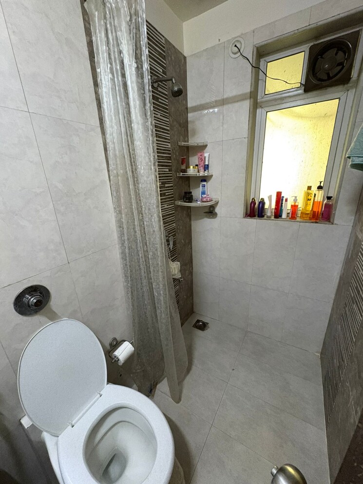 Bathroom, nahar-amrit-shakti-water-lily-and-white-lily 2 Bedroom 930 Sq.Ft. Apartment In Chandivali Mumbai 9640033