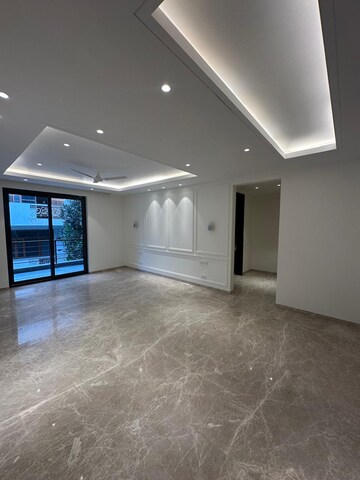 Room in 4 BHK Builder Floor at Sushant Lok I – for Rent