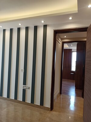 Building Lobby in 2 BHK Builder Floor at Smart World Orchard, Sector 61 – for Rent