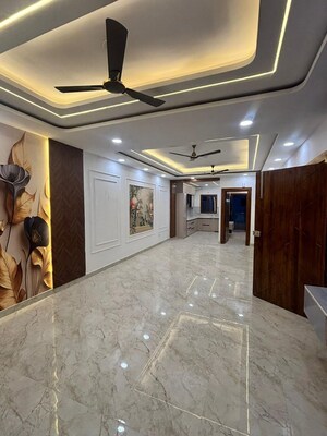 Parking in 3 BHK Builder Floor at Sector 89 – for Sale