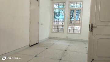 Room in 3 BHK Builder Floor at Unitech South City II, Sector 50 – for Rent