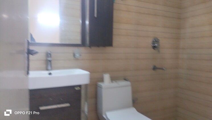 Bathroom, unitech-south-city-ii 3 Bedroom 1700 Sq.Ft. Builder Floor In Sector 50 Gurgaon 9640135