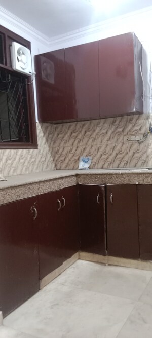 Furnished Amenities in 2 BHK Builder Floor at Saket – for Rent