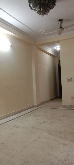 Room in 2 BHK Builder Floor at Saket – for Rent