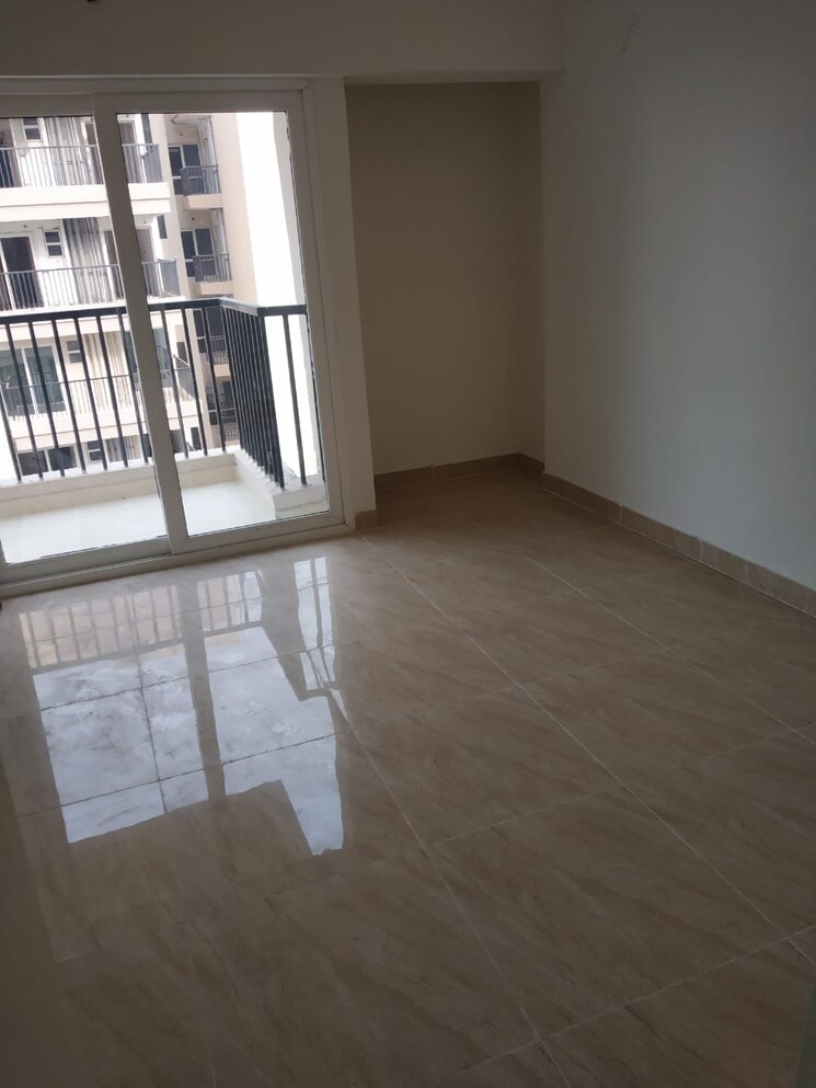 Room, gaur-yamuna-city-16th-park-view 2 Bedroom 1000 Sq.Ft. Apartment In Gaur Yamuna City Greater Noida 9640215