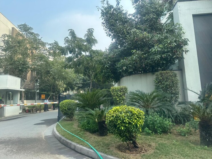 Garden, sobha-international-city-phase-1 5 Bedroom 400 Sq.Yd. Villa In Sector 109 Gurgaon 9640193