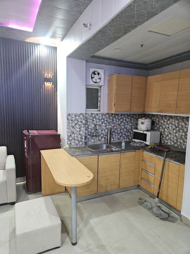 Master Bedroom, supertech-czar-suites Studio 450 Sq.Ft. Apartment In Omicron I Greater Noida Greater Noida 9640285