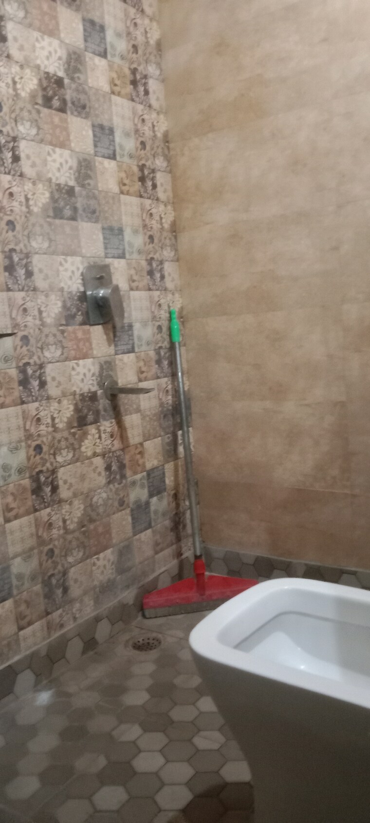 Bathroom, saket 3 Bedroom 1300 Sq.Ft. Builder Floor In Saket Delhi 9640311