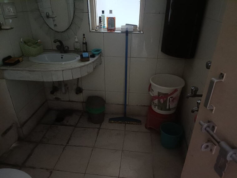 Bathroom, sector 3 dwarka 3 Bedroom 1650 Sq.Ft. Apartment In Sector 3 Dwarka Delhi 9636632