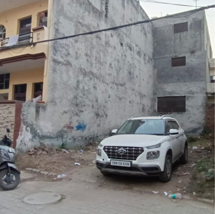  Parking, patiala road  109 Sq.Yd. Plot In Patiala Road Zirakpur 9640365