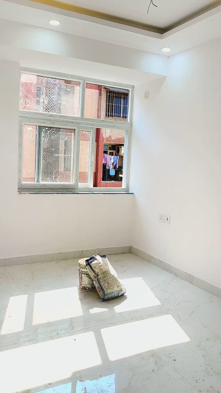 Room, sector 10 dwarka 3 Bedroom 1630 Sq.Ft. Apartment In Sector 10 Dwarka Delhi 9637575