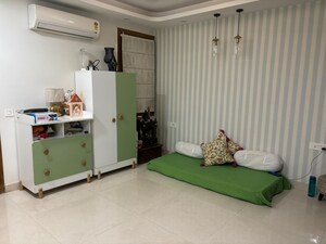 Living Room in 4 BHK Builder Floor at Unitech South City II, Sector 50 – for Rent