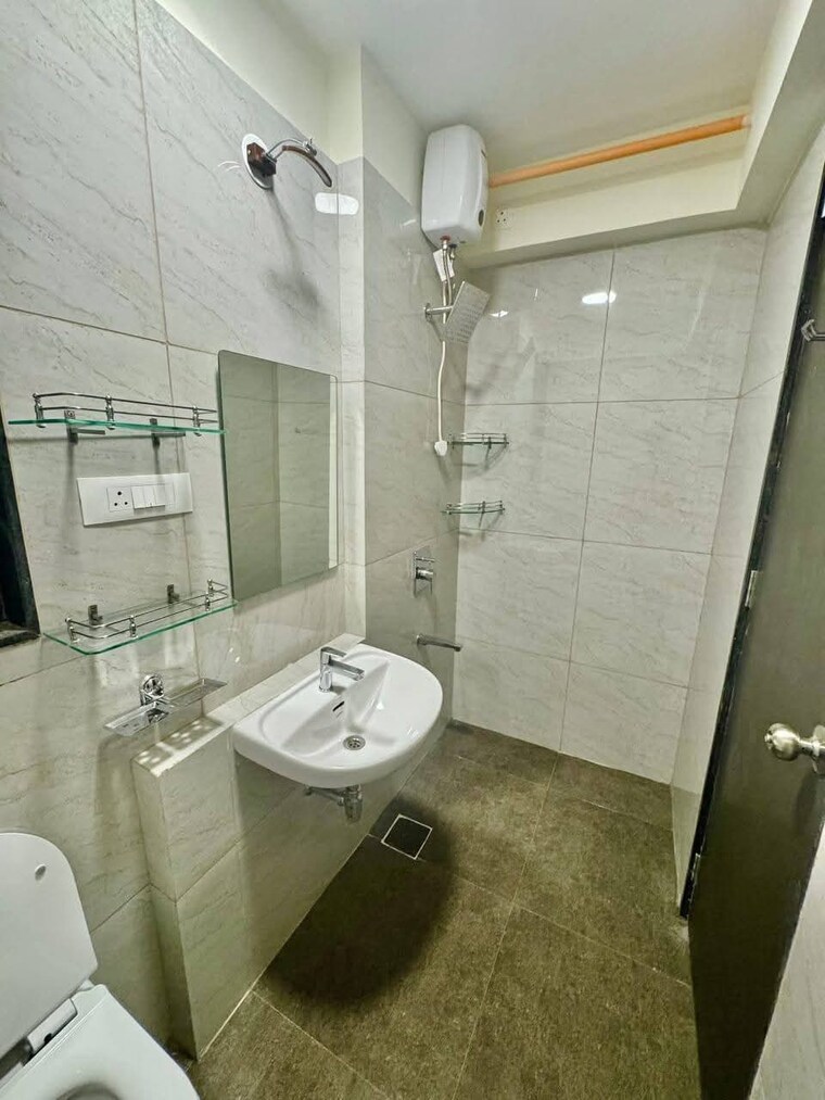 Bathroom, chandak-34-park-estate 2 Bedroom 494 Sq.Ft. Apartment In Goregaon West Mumbai 9640378