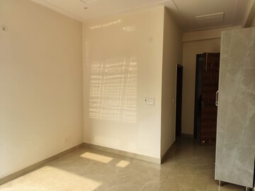 Room in 2 BHK Builder Floor at Sector 38 – for Rent