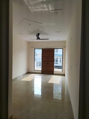 Room in 2 BHK Builder Floor at Sector 38 – for Rent