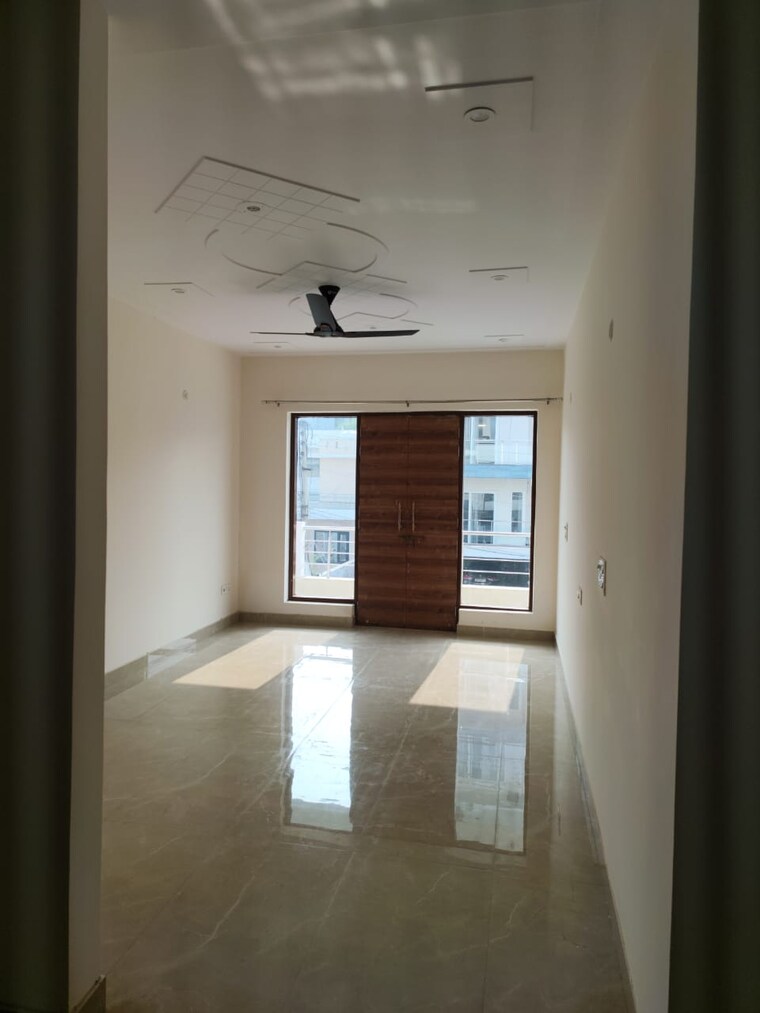 Room, sector 38 2 Bedroom 2000 Sq.Ft. Builder Floor In Sector 38 Gurgaon 9640399