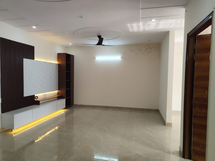 Room, sector 38 2 Bedroom 2000 Sq.Ft. Builder Floor In Sector 38 Gurgaon 9640399