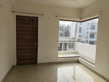 Room in 2 BHK Builder Floor at Sector 38 – for Rent