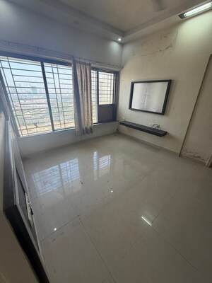 Room in 2 BHK Apartment at Raheja Willows, Kandivali East – for Rent