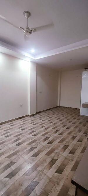 Room in 4 BHK Builder Floor at Sector 37 – for Rent