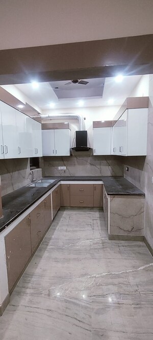 Kitchen in 4 BHK Builder Floor at Sector 37 – for Rent