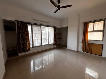 Room in 3.5 BHK Apartment at Oxford Village Condominium, Wanowrie – for Rent