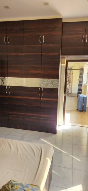 Room in 2 BHK Apartment at Mahaveer Tower, Worli – for Rent