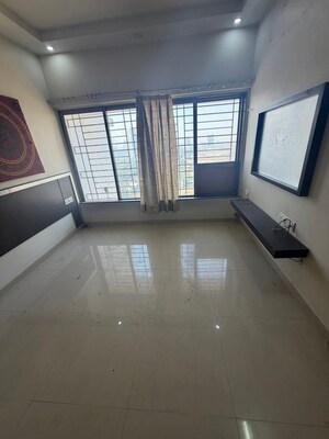 Room in 2 BHK Apartment at Raheja Willows, Kandivali East – for Sale