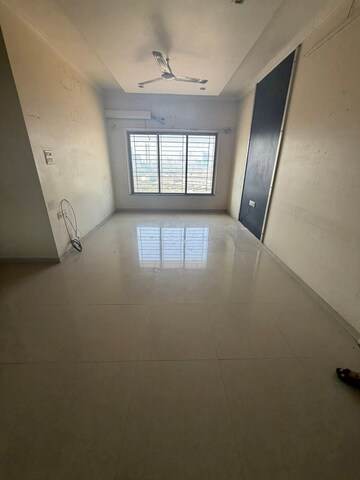 Room in 2 BHK Apartment at Raheja Willows, Kandivali East – for Sale