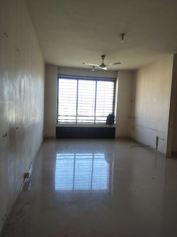 Room in 2 BHK Apartment at Raheja Willows, Kandivali East – for Sale