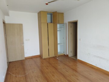 Room in 4 BHK Apartment at DLF New Town Heights II, Sector 86 – for Rent