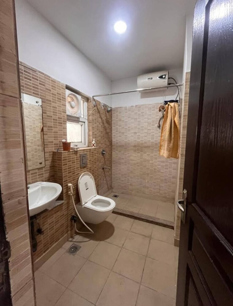 Bathroom, 3c-lotus-zing 3 Bedroom 1600 Sq.Ft. Apartment In Sector 168 Noida 9640465