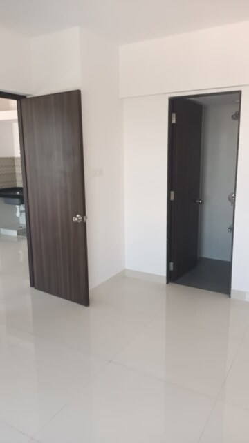 Room in 1 BHK Apartment at Puranik Hometown, Ghodbunder Road – for Rent