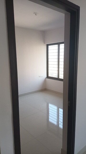 Room in 1 BHK Apartment at Puranik Hometown, Ghodbunder Road – for Rent