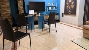 Team Area in 3 BHK Apartment at Bandra West – for Rent