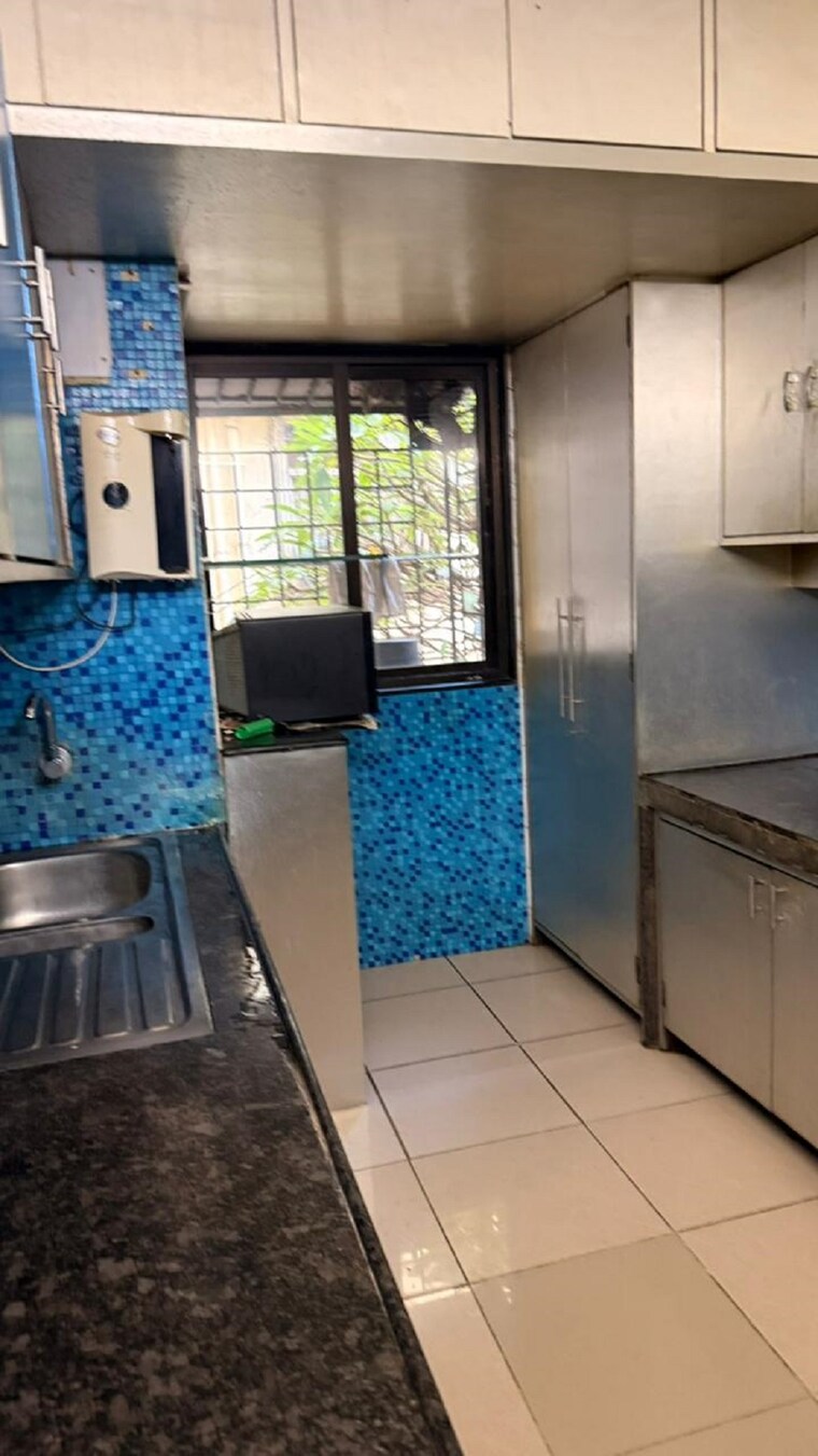 Team Area, bandra west 3 Bedroom 1100 Sq.Ft. Apartment In Bandra West Mumbai 9640522