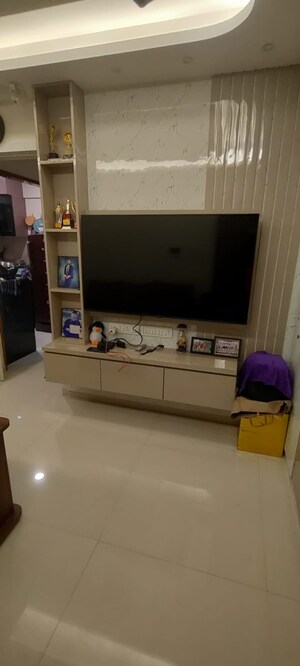 Furnished Amenities in 1 BHK Apartment at Rosa Gardenia, Ghodbunder Road – for Rent