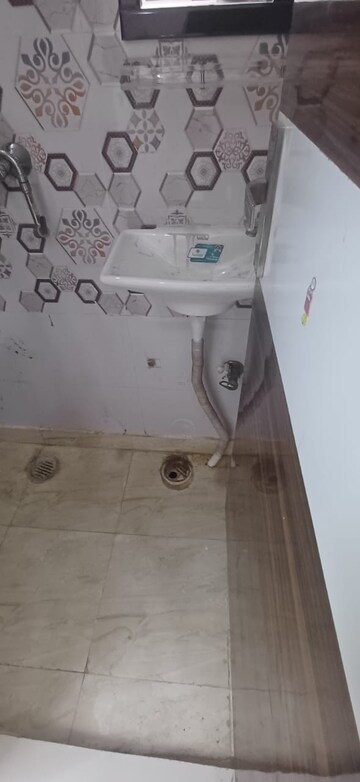 Master Bedroom in 2 BHK Builder Floor at Uttam Nagar – for Rent