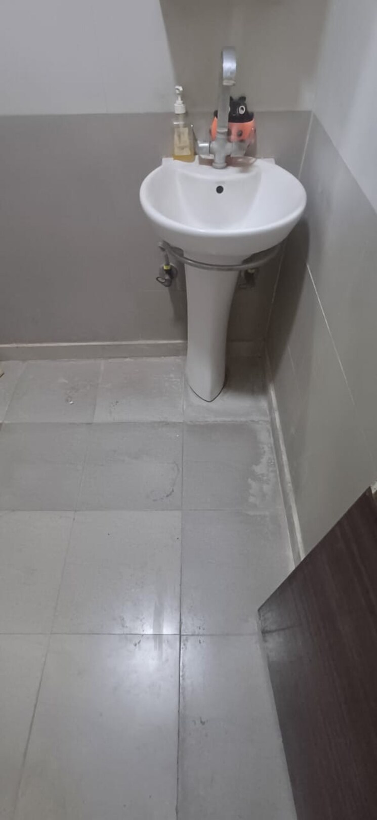 Bathroom, uttam nagar 2 Bedroom 60 Sq.Yd. Builder Floor In Uttam Nagar Delhi 9640563