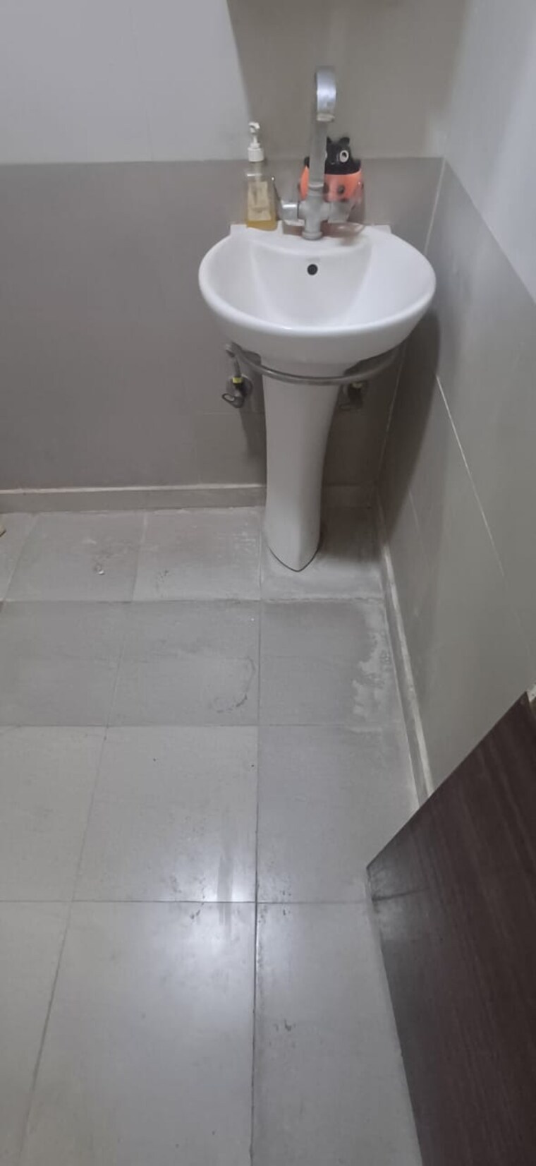 Bathroom, uttam nagar 2 Bedroom 60 Sq.Yd. Builder Floor In Uttam Nagar Delhi 9640563