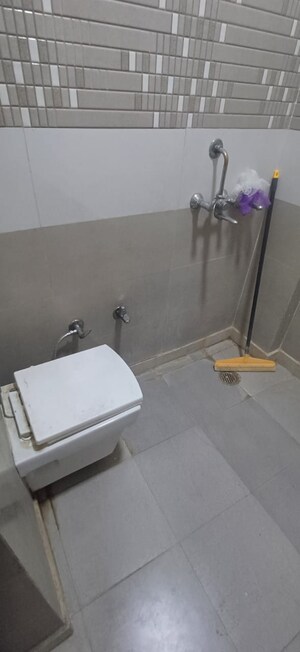 Furnished Amenities in 2 BHK Builder Floor at Uttam Nagar – for Rent