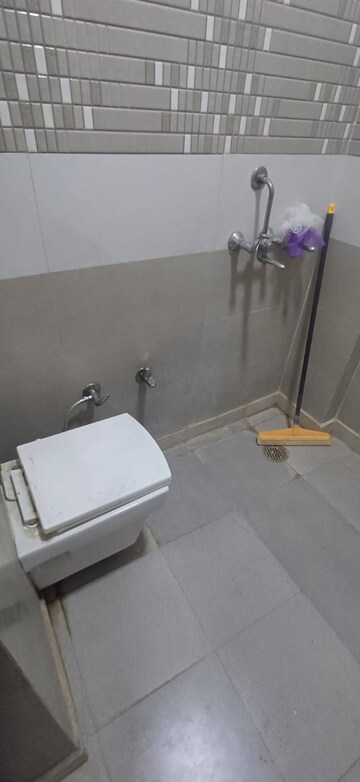 Furnished Amenities in 2 BHK Builder Floor at Uttam Nagar – for Rent