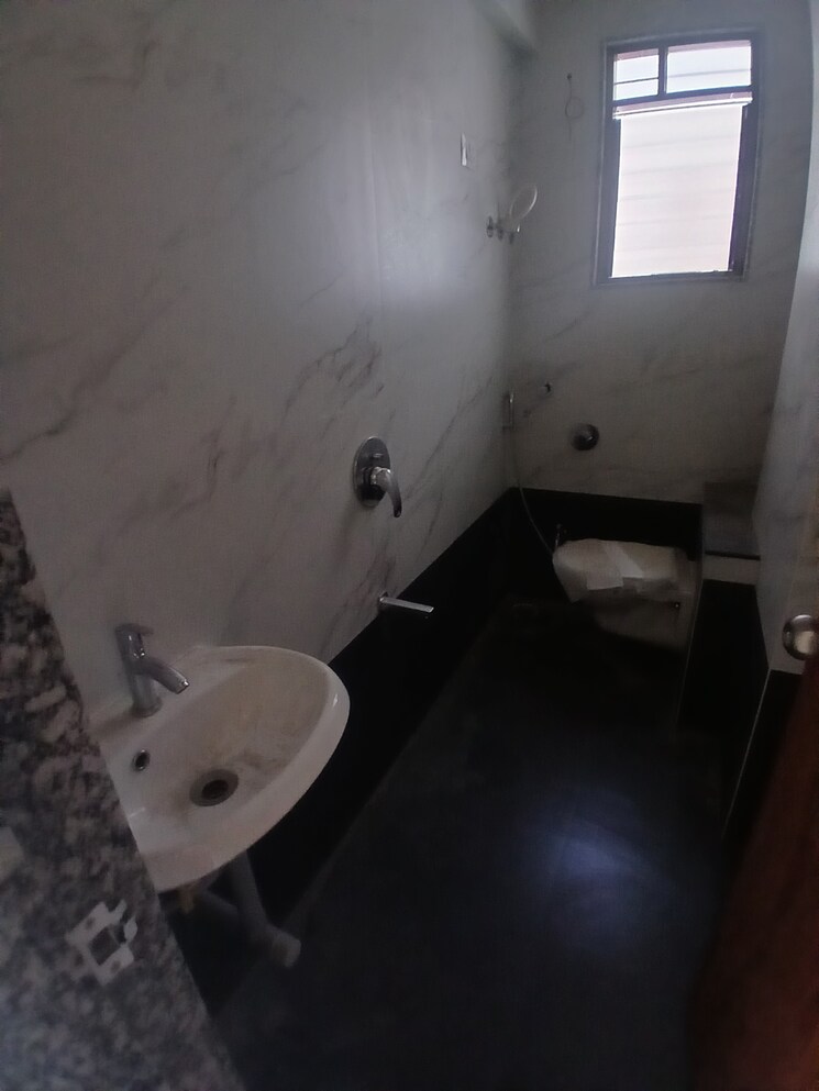 Bathroom, rameshwar nagar 3 Bedroom 1850 Sq.Ft. Apartment In Rameshwar Nagar Nashik 9640595