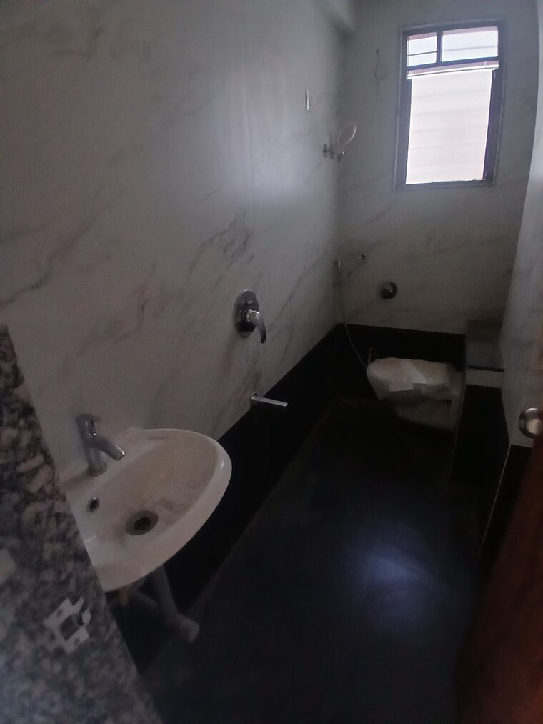 Bathroom, rameshwar nagar 3 Bedroom 1850 Sq.Ft. Apartment In Rameshwar Nagar Nashik 9640595