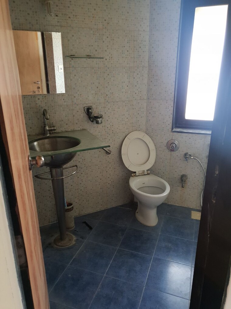 Bathroom, yug-dharma-cooperative-hsg-society 2 Bedroom 670 Sq.Ft. Apartment In Goregaon West Mumbai 9640597