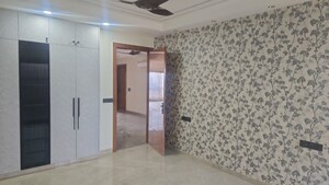 Room in 4 BHK Builder Floor at Uppal Southend, Sector 49 – for Rent