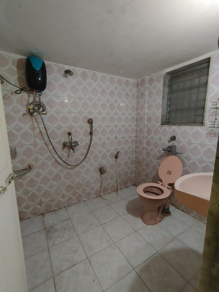 Bathroom, sapta-green-acres-i 2 Bedroom 650 Sq.Ft. Apartment In Ghodbunder Road Thane 9640602