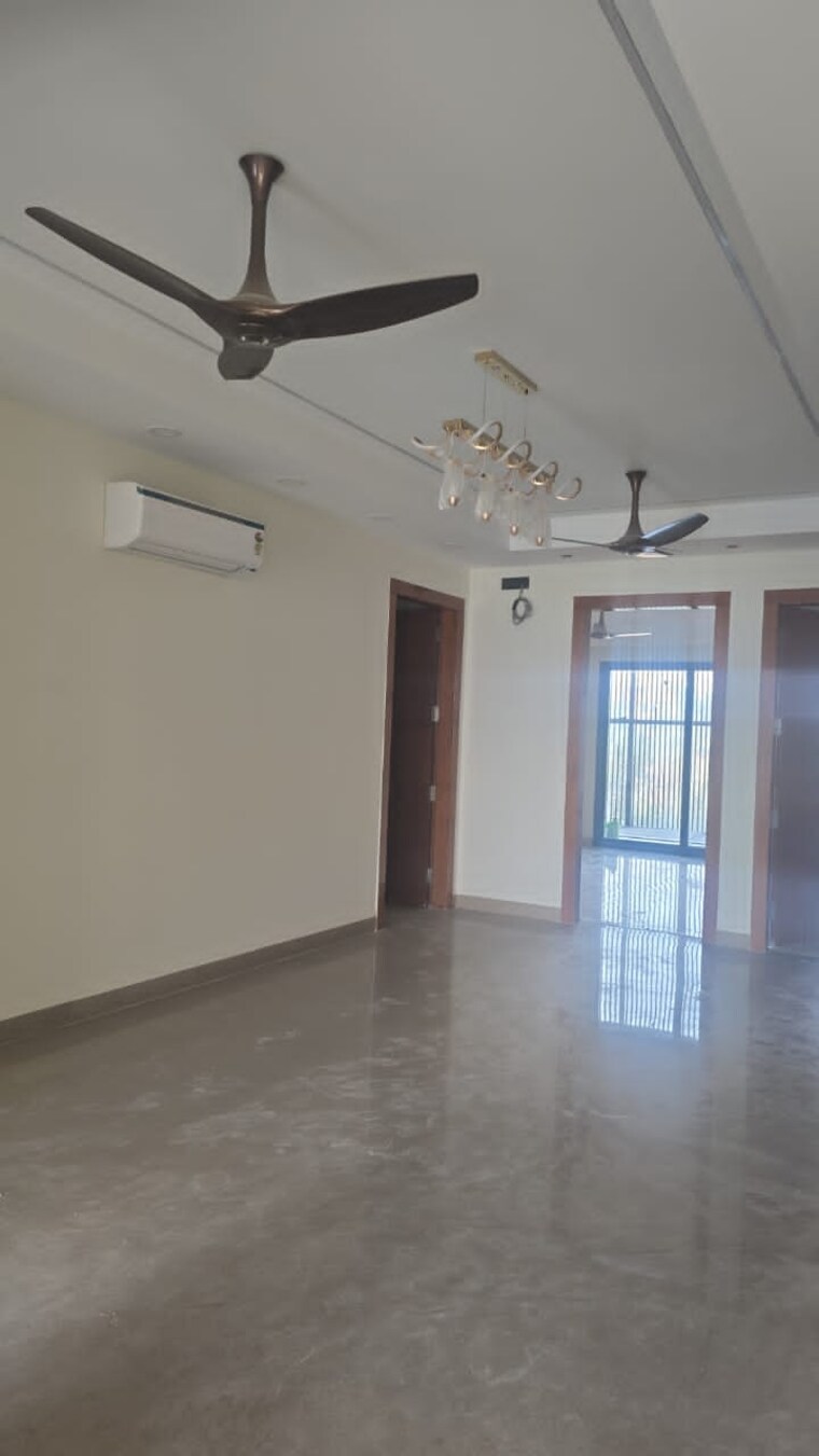 Room, uppal-southend 4 Bedroom 2200 Sq.Ft. Builder Floor In Sector 49 Gurgaon 9640593