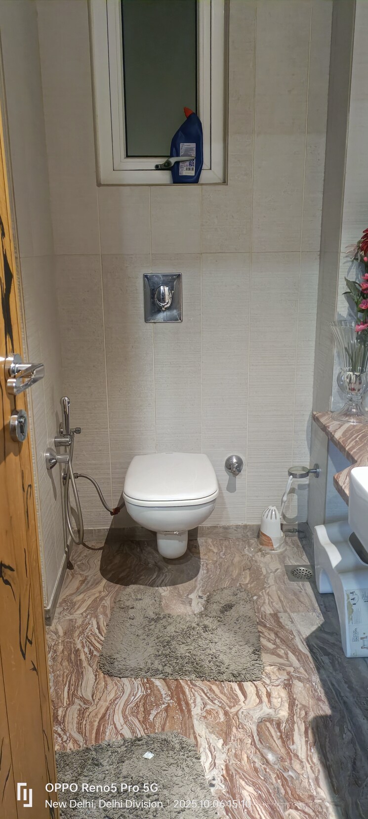 Bathroom, janakpuri 4 Bedroom 2025 Sq.Ft. Builder Floor In Janakpuri Delhi 9640620